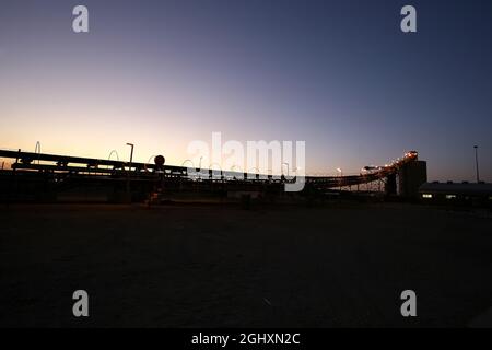 JOHANNESBURG, SÜDAFRIKA - 05. Aug 2021: Ein Förderband für den Transport von Erzgesteinen in Edelmetallminen in Johannesburg Stockfoto