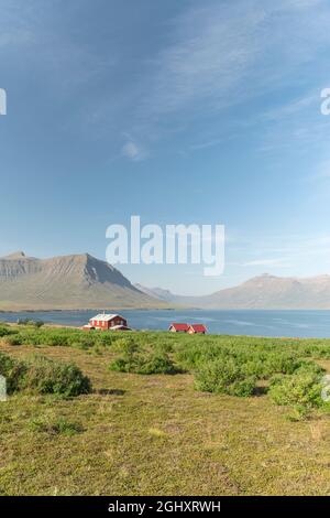 Blick auf das Naturschutzgebiet Skalanes, Sedisfjordur, Island, zeigt das Haupthaus Stockfoto