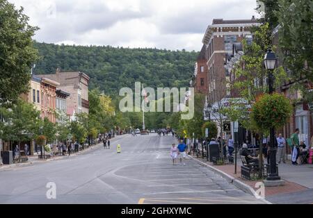 Cooperstown, Usa. September 2021. Die Hauptstraße von Cooperstown, New York, ist am Tag vor der Eröffnungszeremonie der Baseballhalle am Dienstag, dem 7. September 2021, nicht überfüllt. Derek Jeter, Ted Simmons, Larry Walker und Marvin Miller, der Gewerkschaftsführer der Spieler, werden am 8. September in den HOF aufgenommen. Foto von Pat Benic/UPI Credit: UPI/Alamy Live News Stockfoto