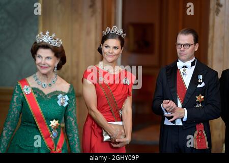 Die schwedische Königin Silvia, Kronprinzessin Victoria und Prinz Daniel treffen am 07 2021. September zu einem Staatsbankett im Königlichen Palast in Stockholm, Schweden, ein. Das deutsche Präsidentenpaar kam am Dienstag zu einem dreitägigen Staatsbesuch nach Schweden. Foto: Anders Wiklund / TT / kod 10040 Stockfoto