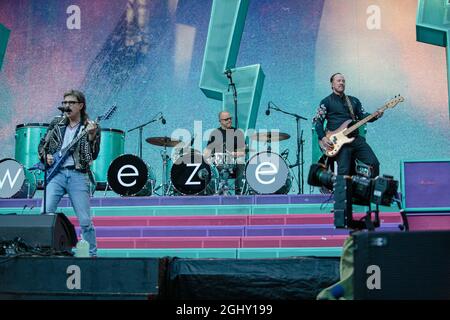 Seattle, WA - 06. SEPTEMBER 2021 : die Rockband Weezer tritt während der Hella Mega Tour im T-Mobile Park am 06. September 202 1 in Seattle, Washington, vor ausverkauften Zuschauern auf. Photo Xander Decchio/imageSPACE/MediaPunch Stockfoto