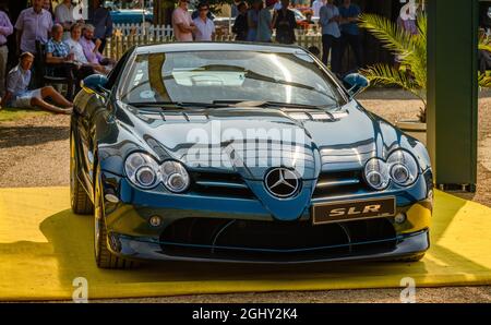 Laurence Escalantes 2005 Mercedes-Benz SLR McLaren von MSO auf dem Podium beim Concours of Elegance 2021 Stockfoto