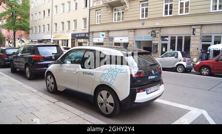 MÜNCHEN, DEUTSCHLAND - 12 Okt 2015: BMW i3 Elektroauto in der Innenstadt von München geparkt Stockfoto