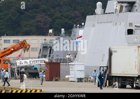 Kanagawa, Japan. September 2021. Eine Fregatte der Royal Netherlands Navy. HNLMS Evertsen (F805), das vierte Schiff der Fregatten der De Zeven Provinschen-Klasse, rief vom 5. September 2021 bis zum 7. September 2021 auf dem Yokosuka Air Base, Japan, an. Am 7. September 2021 in Tokio, Japan. (Foto von Kazuki Oishi/Sipa USA) Quelle: SIPA USA/Alamy Live News Stockfoto