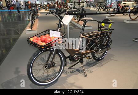 Mnichov, Deutschland. September 2021. Cargo E-Bike Hercules mit Motor Rob Family F360 wird auf der IAA MOBILITY 2021 in München, Deutschland, am 7. September 2021 vorgestellt. Kredit: Ales Zapotocky/CTK Foto/Alamy Live Nachrichten Stockfoto