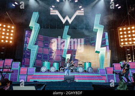 Seattle, USA. September 2021. Seattle, WA - 06. SEPTEMBER 2021 : die Rockband Weezer tritt während der Hella Mega Tour im T-Mobile Park am 06. September 202 1 in Seattle, Washington, vor ausverkauften Zuschauern auf. Photo Xander Decchio/imageSPACE/Sipa USA Credit: SIPA USA/Alamy Live News Stockfoto