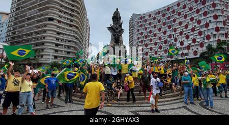 Santos, Sao Paulo, Brasilien. September 2021. (INT) Gesetz zugunsten von Präsident Jair Bolsonaro in Santos. 7. September 2021, Santos, Sao Paulo, Brasilien: Demonstranten für den brasilianischen Präsidenten Jair Bolsonaro während eines Gesetzes zugunsten seiner Regierung auf dem Independencia-Platz in Santos am Dienstag, dem 7. September 2021, Tag der Unabhängigkeit Brasiliens. (Bild: © Luigi Bongiovanni/TheNEWS2 via ZUMA Press Wire) Stockfoto