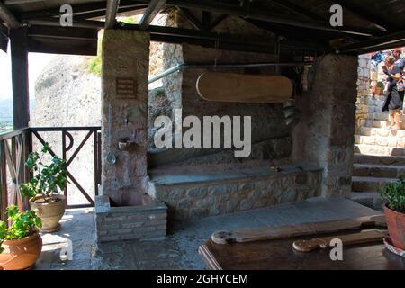 METEORA, GRIECHENLAND - 25. Aug 2021: Heiliger Monastery der Verklärung des Erlösers ( metamorfoseos Spielzeug sotiros ) oder großer Meteor. 14. Jahrhundert, Chris Stockfoto