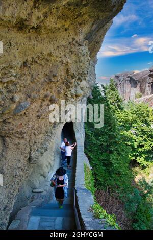 METEORA, GRIECHENLAND - 25. Aug 2021: Heiliger Monastery der Verklärung des Erlösers ( metamorfoseos Spielzeug sotiros ) oder großer Meteor. 14. Jahrhundert, Chris Stockfoto