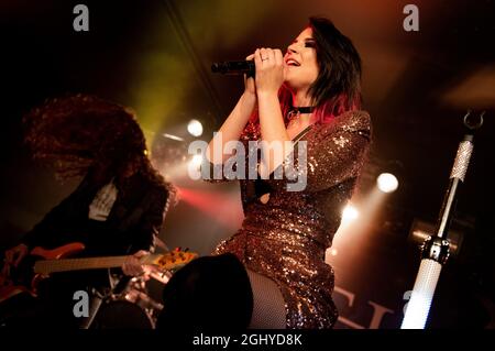 Die niederländische Rock/Symphonic Metal Band Delain (Charlotte Wessels) konzertiert live im Birmingham O2 Institute, 08. November 2016. Live-Musikfotografie. Stockfoto