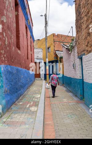 Bogota, Kolumbien, 4. September 2021, Distrikt Egipto. Typische Architektur der Nachbarschaft. Stockfoto