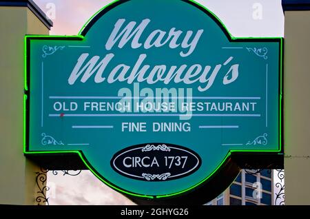 Mary Mahoney's Old French House Restaurant Schild ist am 5. September 2021 in Biloxi, Mississippi, abgebildet.