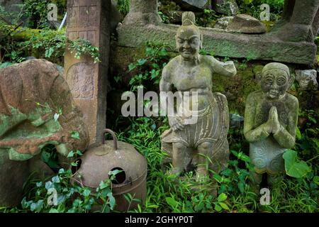 Teil der eklektischen Sammlung asiatischer Skulpturen auf dem Gelände des privat geführten, selbstgestalteten 'Hong Kong Museum of Stone Sculptures' in Tai Po Stockfoto