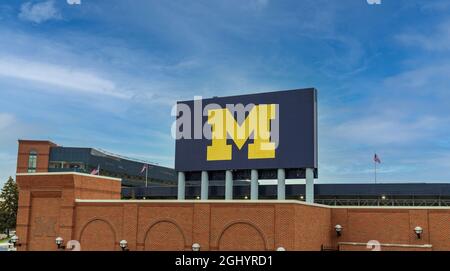 Ann Arbor, MI - 4. September 2021: Stadion von Michigan, Heimat des Fußballs der University of Michigan. Stockfoto