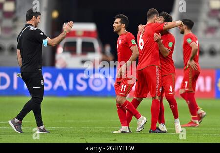 Doha, Katar. September 2021. Die Spieler des Iran feiern den Sieg nach dem Qualifikationsspiel der FIFA-Weltmeisterschaft zwischen dem Iran und dem Irak in Doha, Katar, 7. September 2021. Kredit: Nikku/Xinhua/Alamy Live Nachrichten Stockfoto