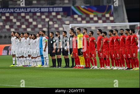 Doha, Katar. September 2021. Die Spieler des Iran und des Irak stehen vor dem Qualifikationsspiel der FIFA-Weltmeisterschaft zwischen dem Iran und dem Irak in Doha, Katar, am 7. September 2021 an. Kredit: Nikku/Xinhua/Alamy Live Nachrichten Stockfoto