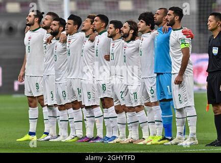 Doha, Katar. September 2021. Die Spieler des Irak stehen vor dem Qualifikationsspiel der FIFA-Weltmeisterschaft zwischen dem Iran und dem Irak in Doha, Katar, am 7. September 2021 an. Kredit: Nikku/Xinhua/Alamy Live Nachrichten Stockfoto