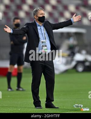 Doha, Katar. September 2021. Irans Cheftrainer Dragan Skocic zeigt sich während des FIFA-WM-Qualifikationsspiel zwischen dem Iran und dem Irak in Doha, Katar, am 7. September 2021. Kredit: Nikku/Xinhua/Alamy Live Nachrichten Stockfoto