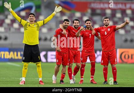 Doha, Katar. September 2021. Die Spieler des Iran feiern den Sieg nach dem Qualifikationsspiel der FIFA-Weltmeisterschaft zwischen dem Iran und dem Irak in Doha, Katar, 7. September 2021. Kredit: Nikku/Xinhua/Alamy Live Nachrichten Stockfoto