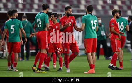 Doha, Katar. September 2021. Die Spieler des Iran feiern den Sieg nach dem Qualifikationsspiel der FIFA-Weltmeisterschaft zwischen dem Iran und dem Irak in Doha, Katar, 7. September 2021. Kredit: Nikku/Xinhua/Alamy Live Nachrichten Stockfoto