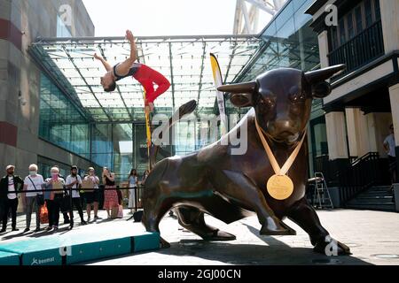 Der olympische Goldmedaillengewinnerin Max Whitlock startet den Birmingham 2022 Commonwealth Games National Ticket Stimmzettel in der Bullring, Birmingham. Die Organisatoren der Commonwealth Games im nächsten Sommer in Birmingham sind zuversichtlich, dass die Veranstaltung vor großen Zuschauermengen stattfinden kann, auch wenn Covid-Pässe bei der Einreise überprüft werden müssen. Bilddatum: Dienstag, 7. September 2021. Stockfoto