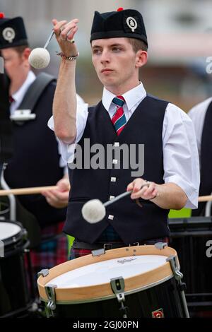 Schlagzeuger in einer Pfeifenband bei den Cowal Gathering Highland Games in der Nähe von Dunoon auf der Cowal Peninsula, Schottland. Stockfoto