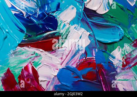 Farbe abstrakte Acrylmalerei Hintergrund mit blauen, weißen, grünen und roten Handschlägen Stockfoto
