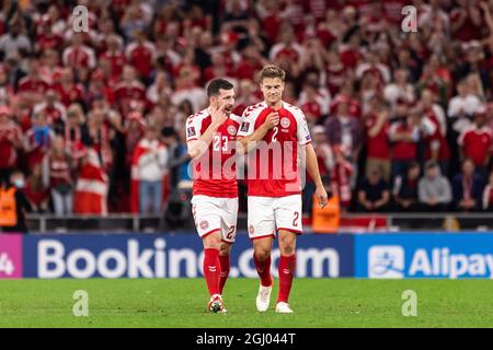 Kopenhagen, Dänemark. September 2021. Pierre-Emile Hojbjerg (23) und Joachim Andersen (2) aus Dänemark wurden während der UEFA-WM-Qualifikation zwischen Dänemark und Israel im Kopenhagener Park gesehen. (Foto: Gonzales Photo/Alamy Live News Stockfoto