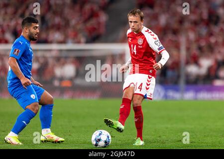 Kopenhagen, Dänemark. September 2021. Mikkel Damsgaard (14) aus Dänemark, gesehen während der UEFA-WM-Qualifikation zwischen Dänemark und Israel im Park in Kopenhagen. (Foto: Gonzales Photo/Alamy Live News Stockfoto