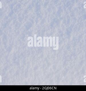 Textur von weißem Schnee mit gefrorenem Eis, Hintergrund Stockfoto