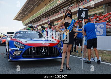 BARCELONA, SPANIEN, 4. September 2021 : an der Startaufstellung. Die 24h Series sind eine internationale Langstreckenmeisterschaft für GT- und Touring-Fahrzeuge. Stockfoto