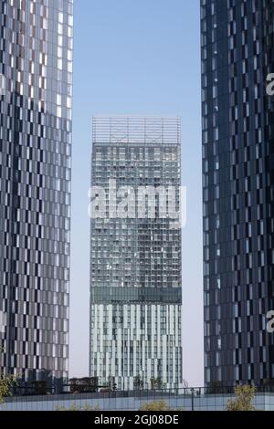 Der Beetham Tower aus der Sicht des Deansgate Square Skyscraper Clusters. Stockfoto