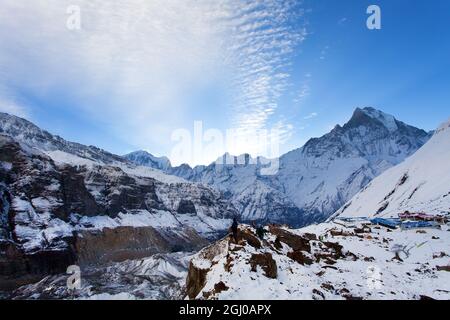 Blick auf den Mount Machhapuchhre vom Annapurna South Base Camp, rund Annapurna Circuit Trekking Trail, himalaya Mountains, Nepal Stockfoto