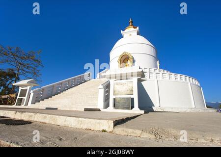 Weltfriedensstupa in der Nähe von Pokhara, Annapurna Region, Nepal Stockfoto