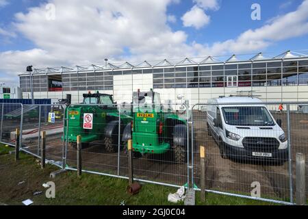 Im temporären Dorf auf dem Parkplatz des SEC Campus beginnen die Bauarbeiten für die bevorstehende Klimakonferenz COP26 in Glasgow, Schottland. Stockfoto