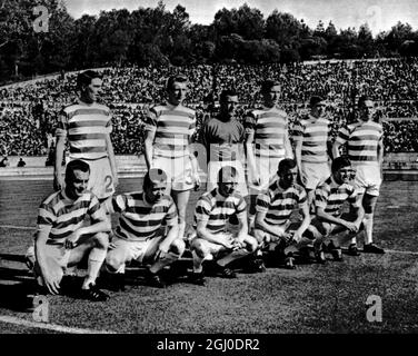 European Cup Final Celtic gegen Inter Mailand 1967 das Celtic-Team tritt an, bevor es Inter Mailand besiegt, um den Europameisterschaft zu gewinnen. Hintere Reihe von links nach rechts: Jim Craig; Tommy Gemmell; Ronnie Simpson; Billy McNeill; Bobby Murdoch; Und John Clarke. Vorne, von links nach rechts: Stevie Chalmers; Willie Wallace, Jimmy Johnstone; Bobby Lennox; und Bertie Auld. 27 Mai 1967. Stockfoto