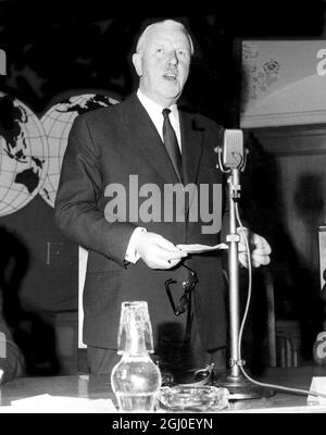 Sir Stanley Rous, Sekretär des Fußballverbands, wird zum Präsidenten der FIFA gewählt. September 1961 Stockfoto