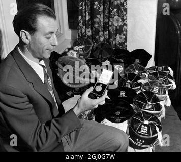 Stanley Matthews, 36 Jahre alter Blackpool-Spieler, der als herausragender Fußballer der Welt gilt. Er hat alle Auszeichnungen im Spiel, mit Ausnahme einer FA-Cup-Medaille. März 1951 Stockfoto