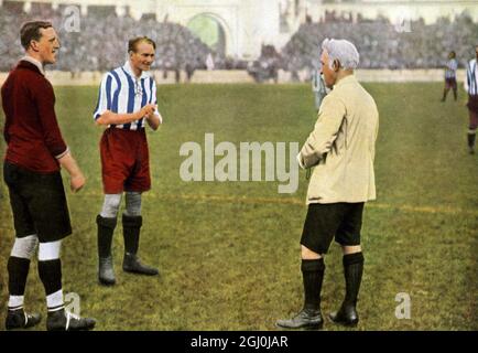 Deutschland nahm nicht am ersten olympischen Fußballturnier in Antwerpen 1920 Teil. Das Foto zeigt die Ziehungen Belgiens und das Endergebnis war 2:0 für Belgien durch die Tschechoslowakei bei einer späteren Olympiade. ©TopFoto *** Ortsüberschrift *** Stockfoto