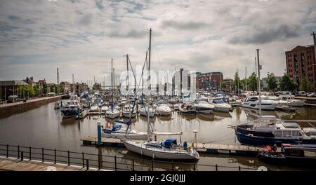 Teure Yachten liegen in der Humber Dock Marina, Kingston upon Hull, East Yorkshire, Großbritannien Stockfoto