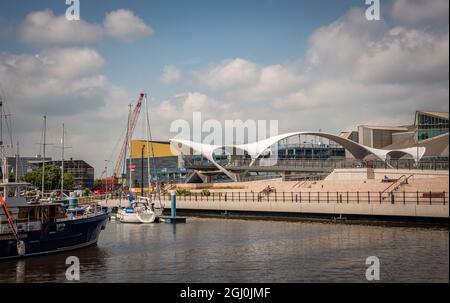 Die Fußgängerbrücke zur Humber Dock Marina in Kingston upon Hull, East Yorkshire, Großbritannien Stockfoto