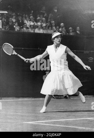 Helen Wills-Moody - Wimbledon Juli 1935 ©TopFoto *** Local Caption *** 1938 - Mrs. F.S. Moody also 1935, 1933, 1932, 1930, 1929, 1928, 1927 Stockfoto