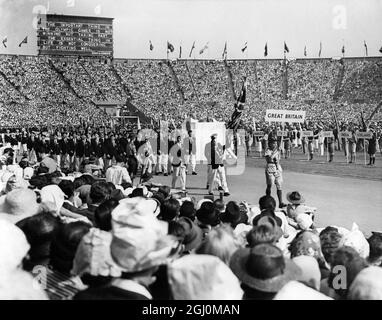 Olympische Spiele 1948 London, England. Das britische Team wird während der Eröffnungszeremonie der Spiele 1948 im Wembley-Stadion vorgeführt. Juli 1948. Stockfoto