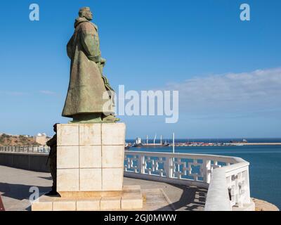 Miradouro Diogo Gomes auf Plato, der Hafen im Hintergrund. Die Hauptstadt Praia an der Ilha de Santiago, Kap Verde. Stockfoto