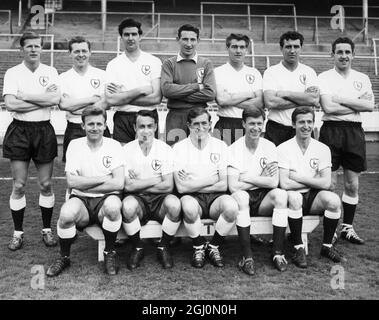 Die Tottenham Hotspur Fußballmannschaft, 2. Mai 1962. Back Row , von links nach rechts ; P Baker , L Allen , M Norman , W Brown , R Henry, R Smith und D Mackay Front Row: T Medwin, J Greaves, D Blanchflower, J White und C Jones Stockfoto