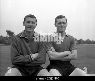 Chelsea Football Club-Mitglieder. Von links nach rechts ; Charles Livesey , Leslie Allen . August 1959 Stockfoto