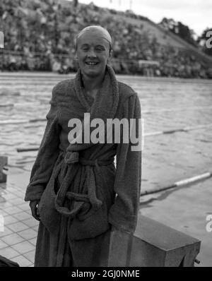 Olympische Spiele in Helsinki 1952: Joan Harrison aus Südafrika, Gewinner des Heat 4 der Damen 100 Meter Freestyle-Veranstaltung im olympischen Schwimmstadion, 26. Juli 1952 Stockfoto