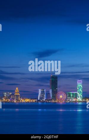 Georgien, Batumi. Skyline der Stadt vom Schwarzen Meer aus. Stockfoto