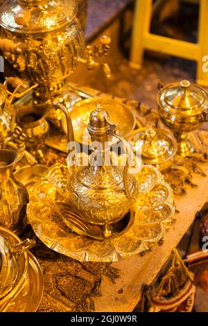 Iran, Iran, Shiraz, Bazar-e Vakil, traditionellen Metal Souvenirs Stockfoto