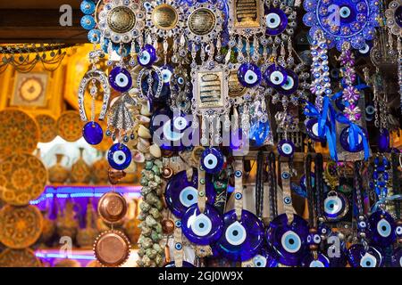 Iran, Iran, Shiraz, Bazar-e Vakil Markt, traditionelle Evil eye Souvenirs Stockfoto